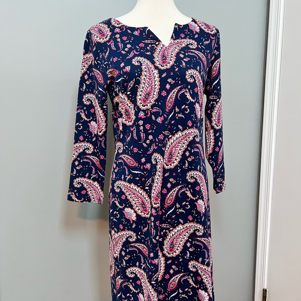 Excellent Condition- T-shirt dress in beautiful paisley print.